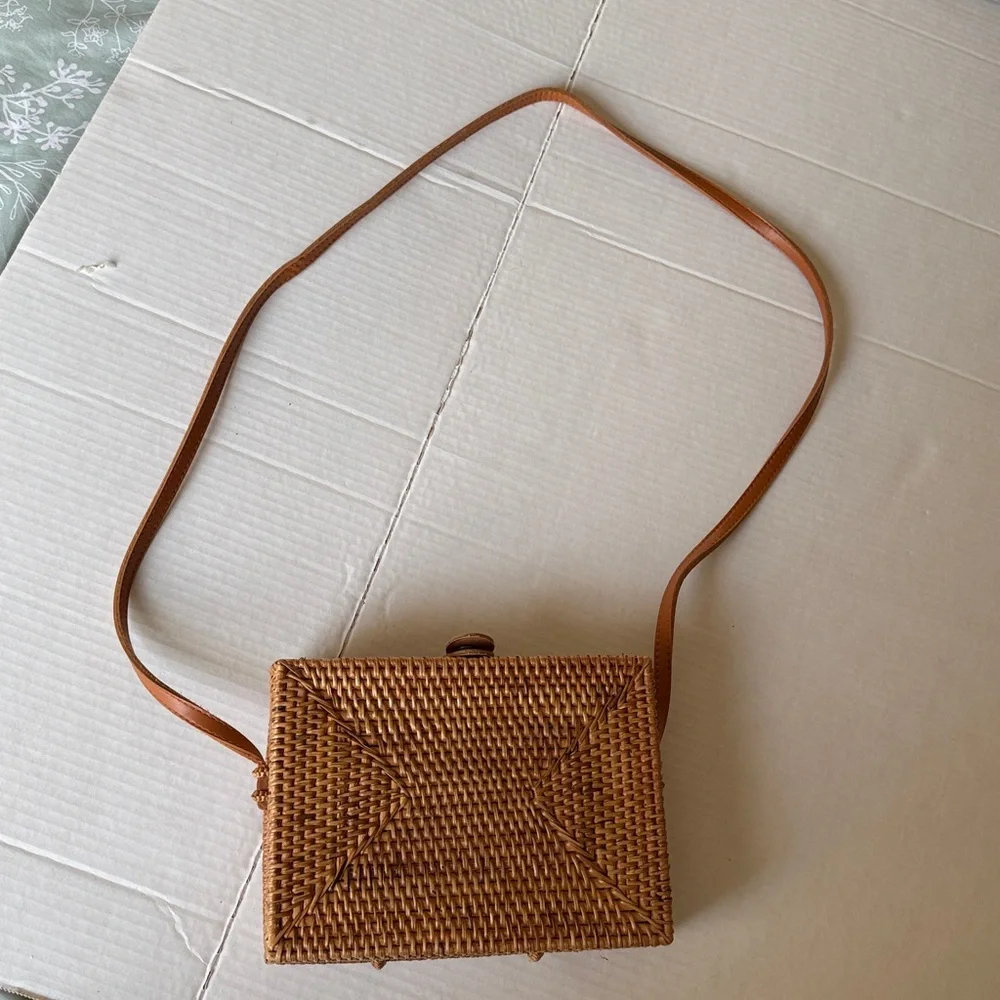 Ratan Whicker Floral Small Summer Purse - Picture 2 of 9